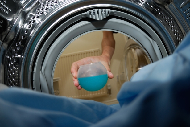 putting-detergent-in-washing-machine-1414795